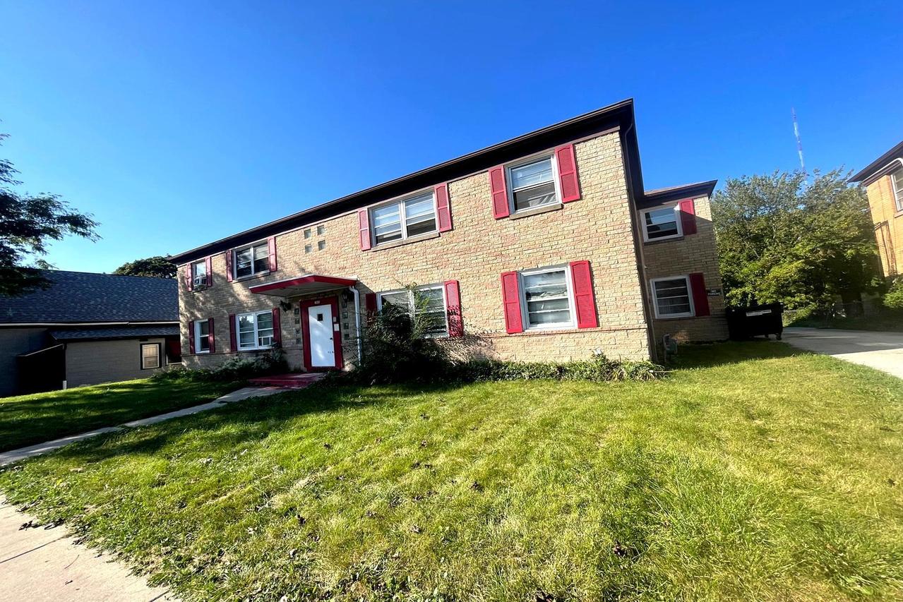 1820 W Hampton Ave, Milwaukee, WI 53209