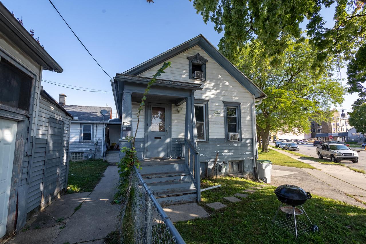 734 W Windlake Ave #738, Milwaukee, WI 53204