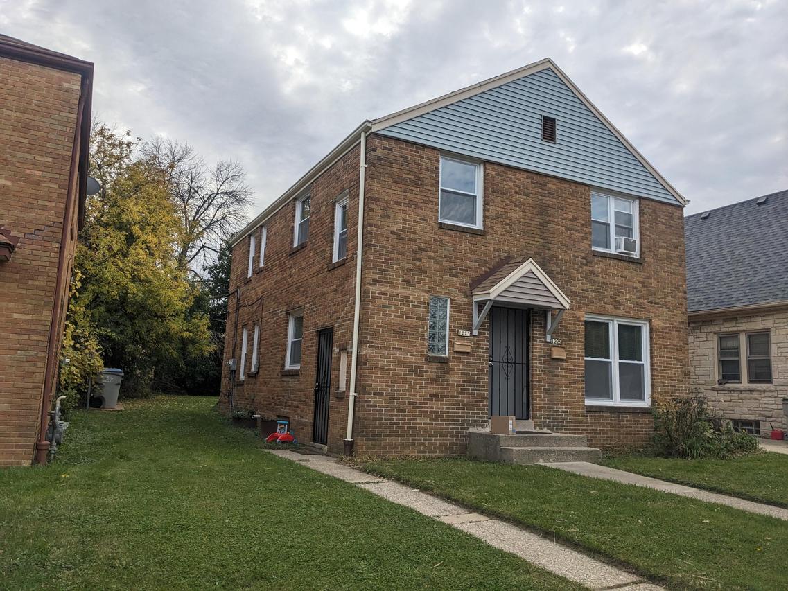 1223 W Olive St #1225, Milwaukee, WI 53209