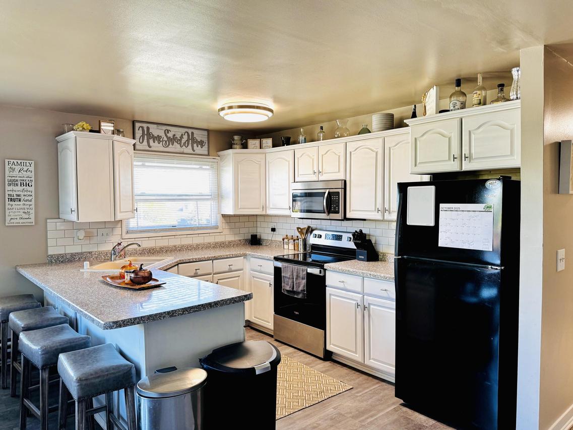 1322 Greenhedge Rd #5, Pewaukee, WI 53072