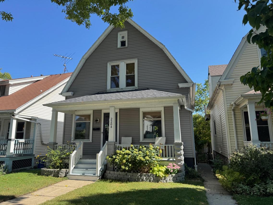2204 S Aldrich St, Milwaukee, WI 53207