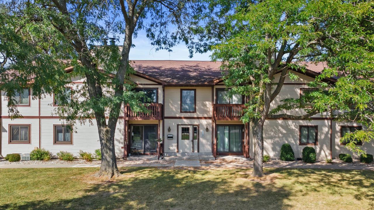 215 Franklin St #D, Delavan, WI 53115