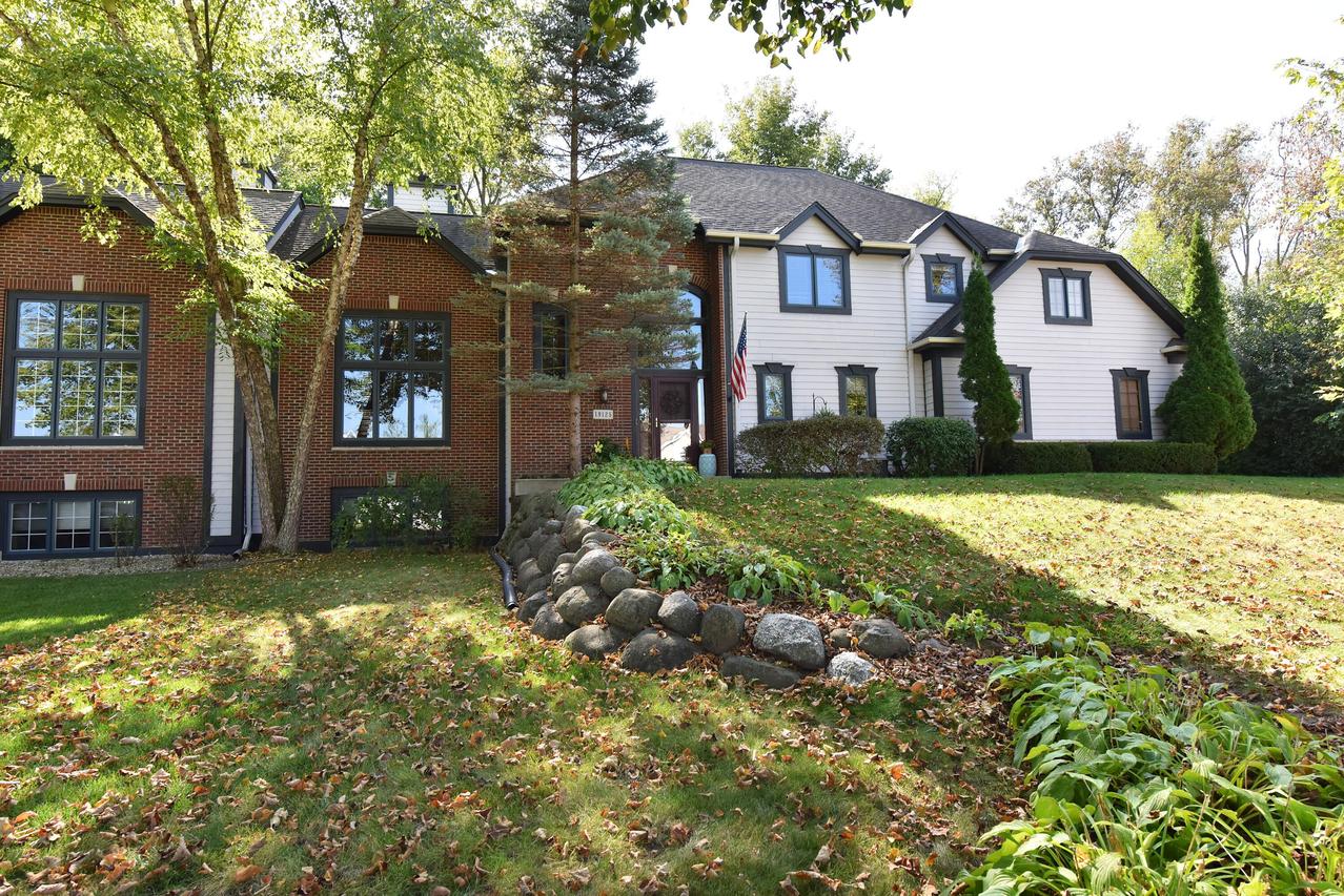 19125 Hiview Dr, Brookfield, WI 53045