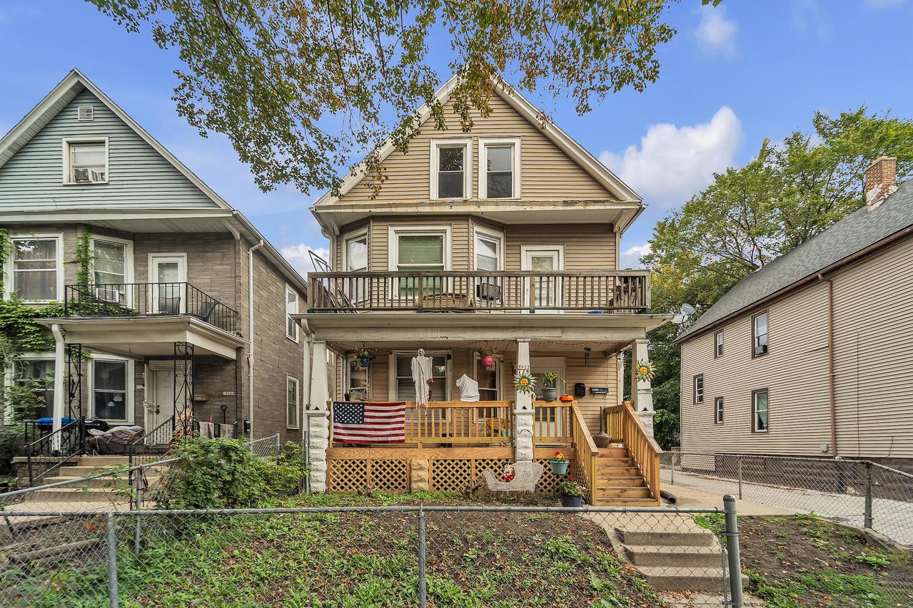 1922 W Rogers St, Milwaukee, WI 53204