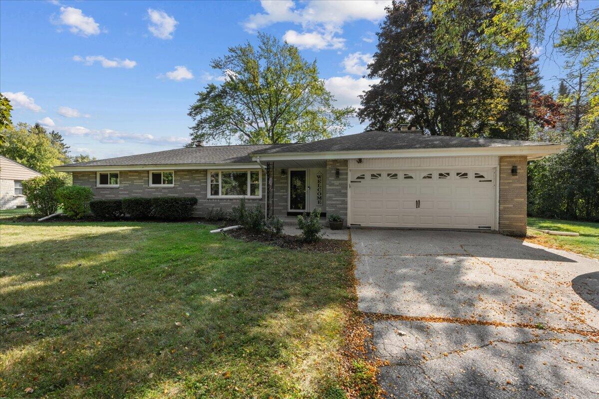 6549 W Donges Ln, Brown Deer, WI 53223