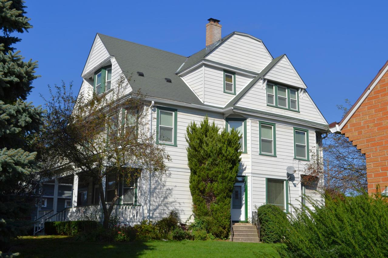 2162 S 81st St, West Allis, WI 53219