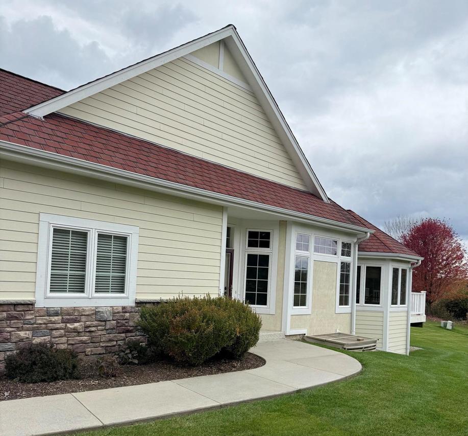 3935 S Fohr Dr, New Berlin, WI 53151