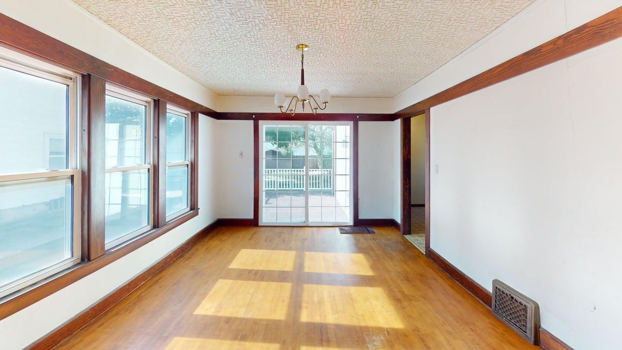 928 N 16th St, Manitowoc, WI 54220