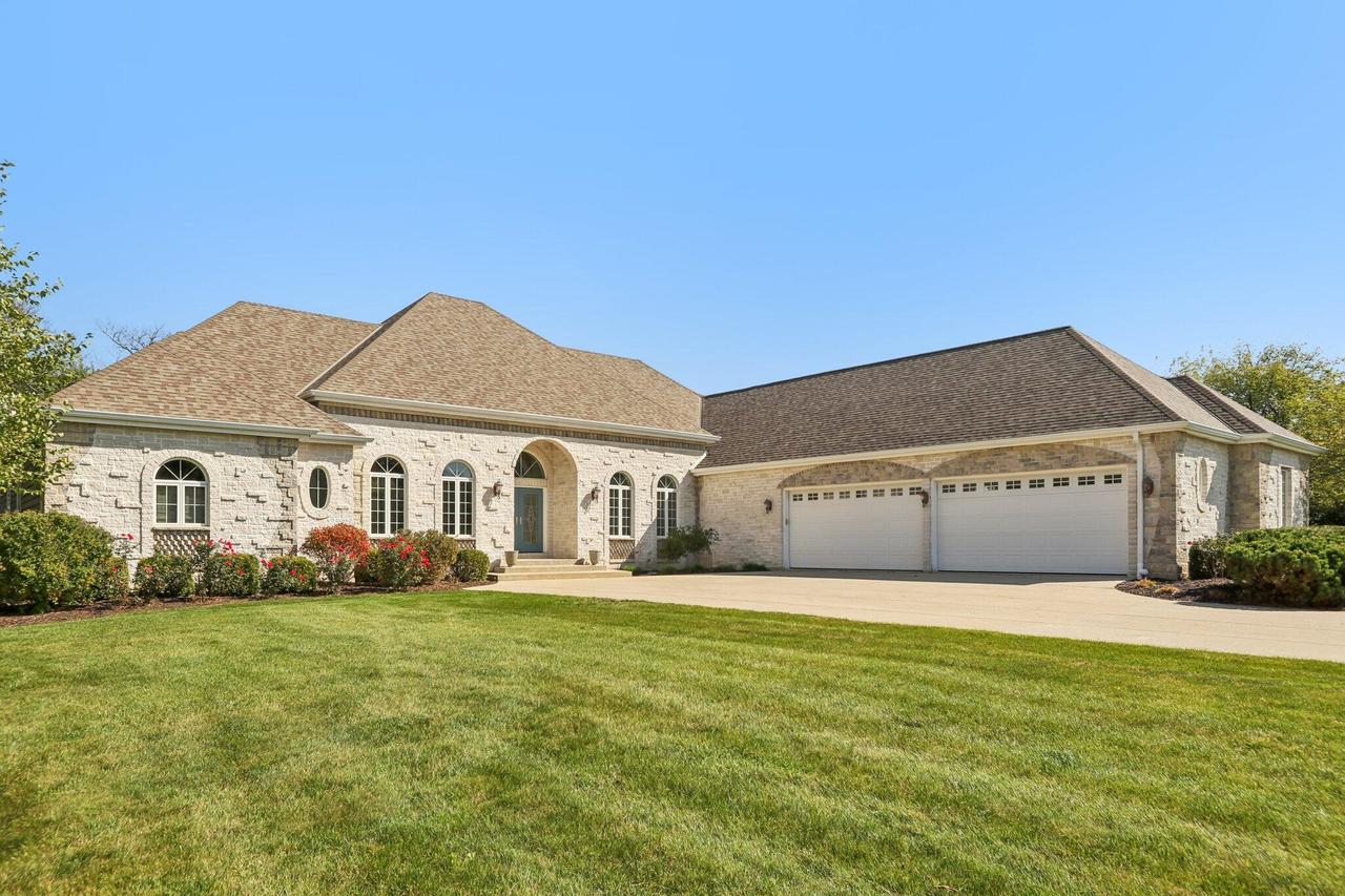 N42W27633 Alexander Ct, Pewaukee, WI 53072