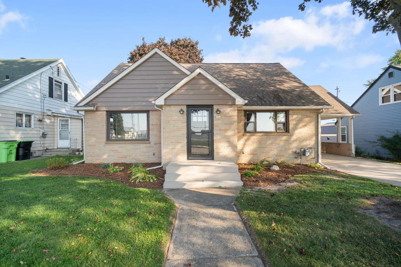 306 3rd St, Kewaskum, WI 53040