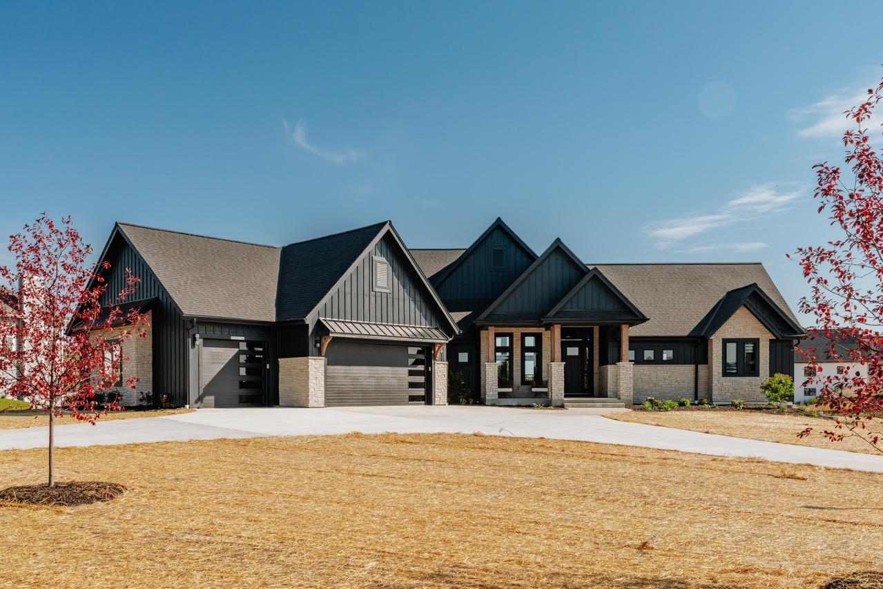 W278N6160 Alecen Ct, Merton, WI 53089