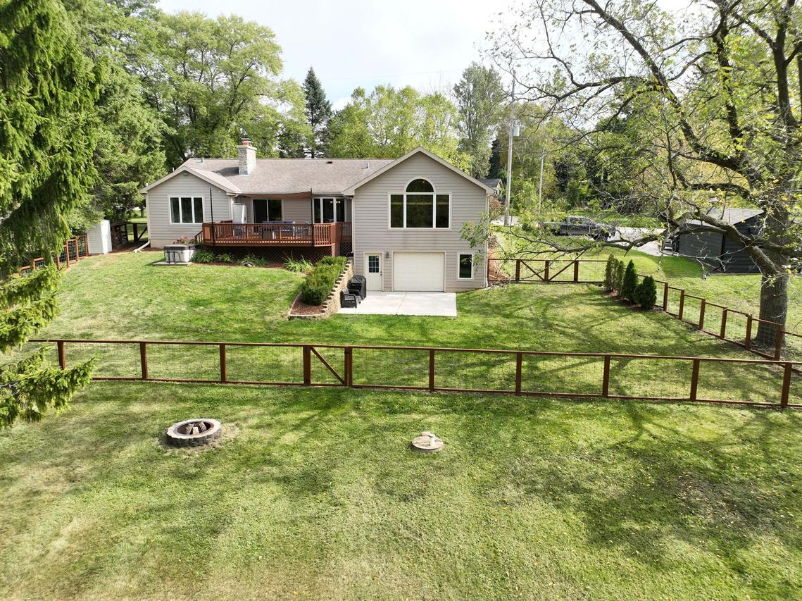 541 N Green Bay Rd, Cedarburg, WI 53012