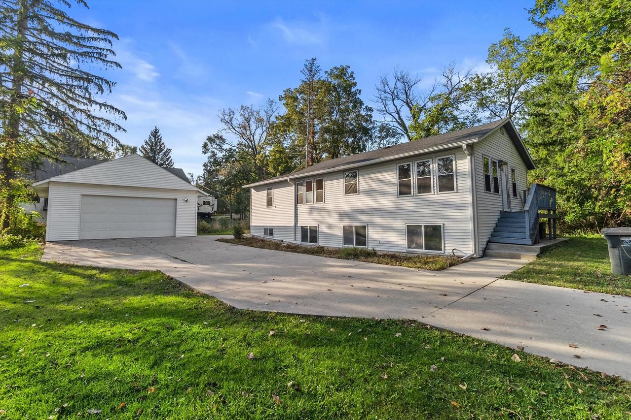 N3199 Hickory Rd, Geneva, WI 53147