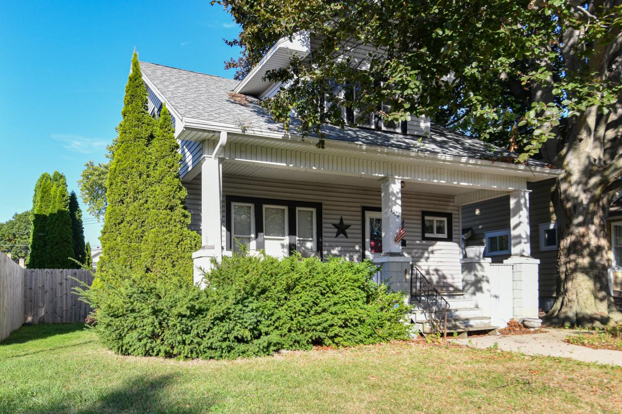 1324 Hayes Ave, Racine, WI 53405