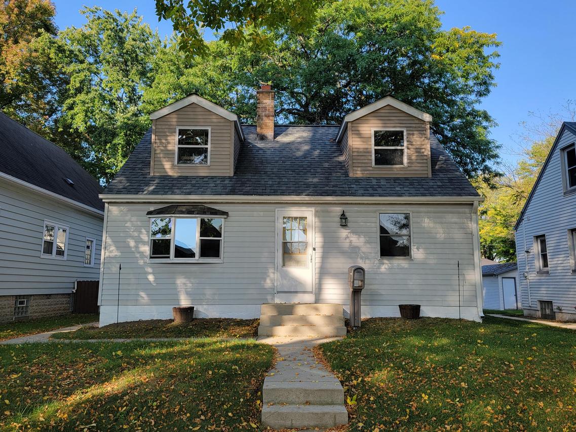 2411 S 73rd St, West Allis, WI 53219