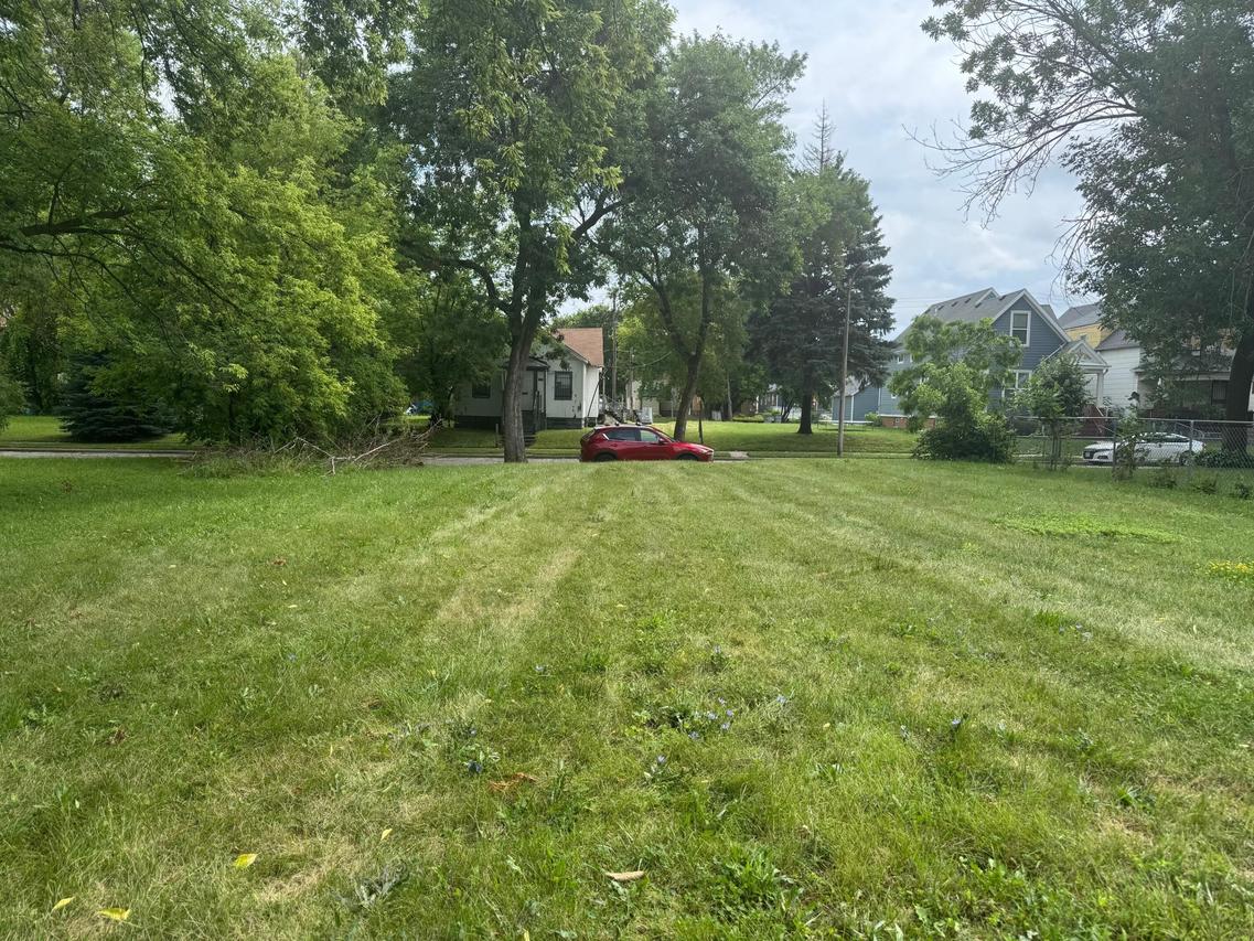 2453 N 16th St, Milwaukee, WI 53206