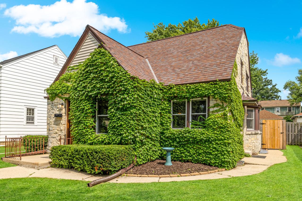 4268 S 1st St, Milwaukee, WI 53207