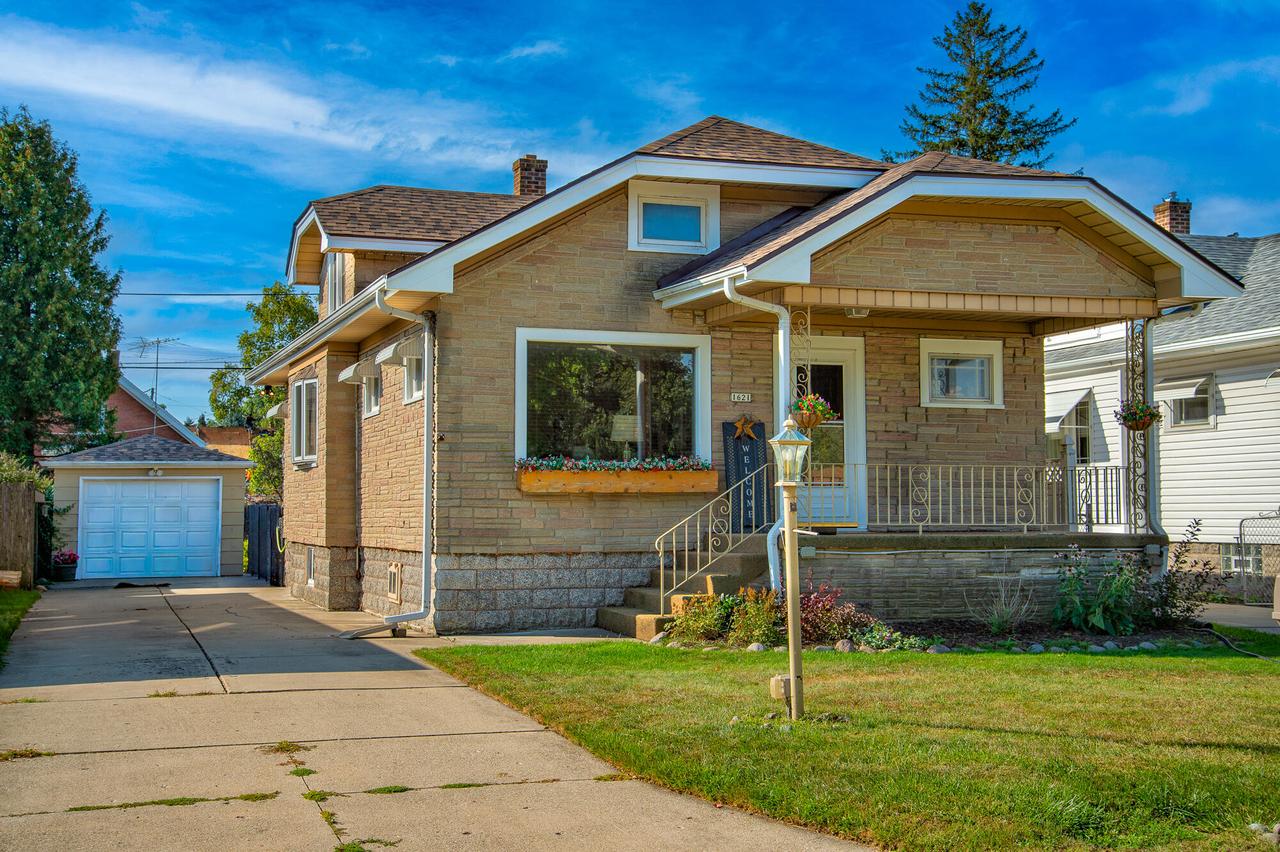 1621 Lakewood Ave, Mount Pleasant, WI 53403