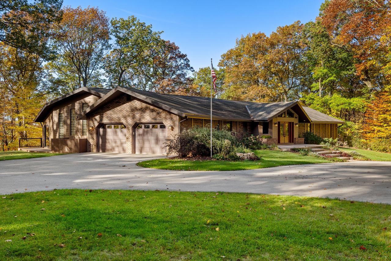 W5975 Pheasant Ln, Plymouth, WI 53073