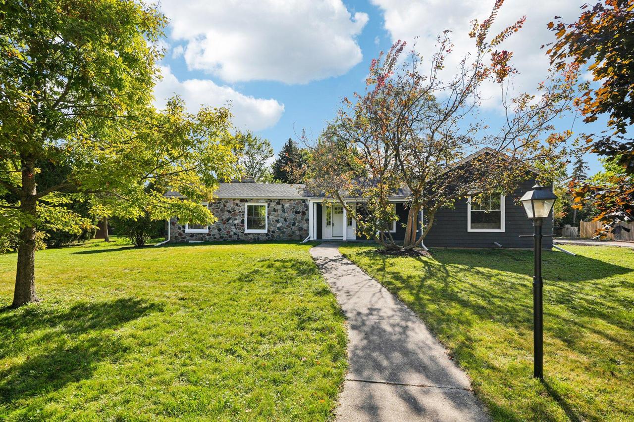 845 E Ellsworth Ln, Bayside, WI 53217
