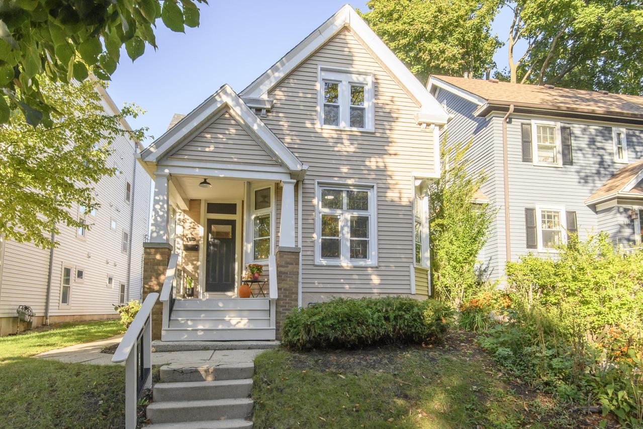 2911 N Newhall St, Milwaukee, WI 53211