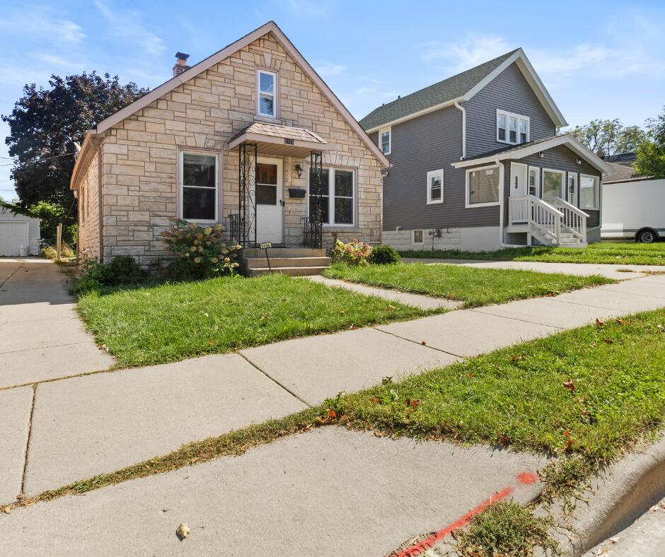 2126 S 85th St., West Allis, WI 53227