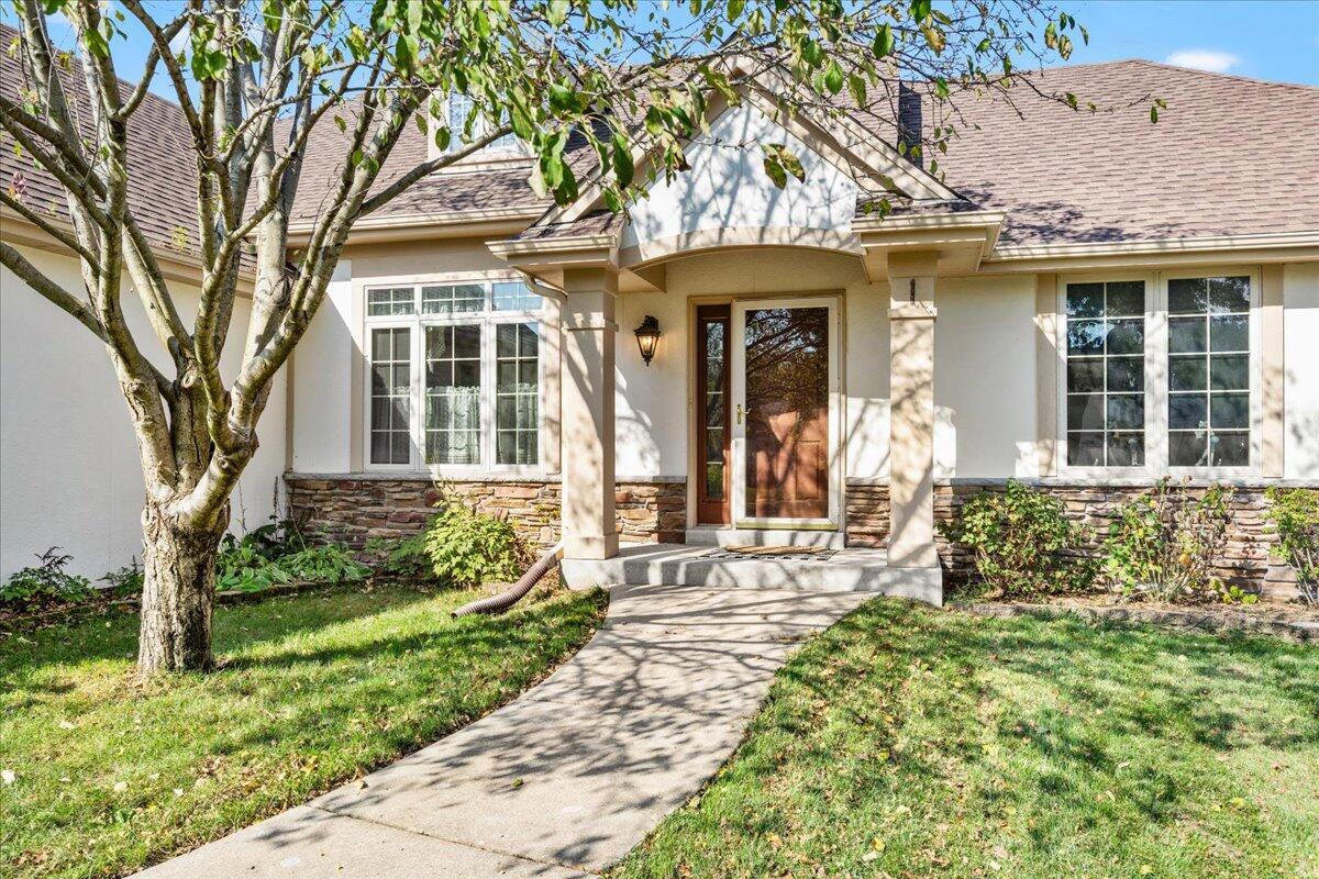 N174W20270 Raymond Rd, Jackson, WI 53037