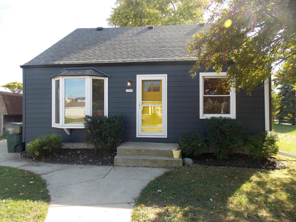 2309 E Leroy Ave, Saint Francis, WI 53235