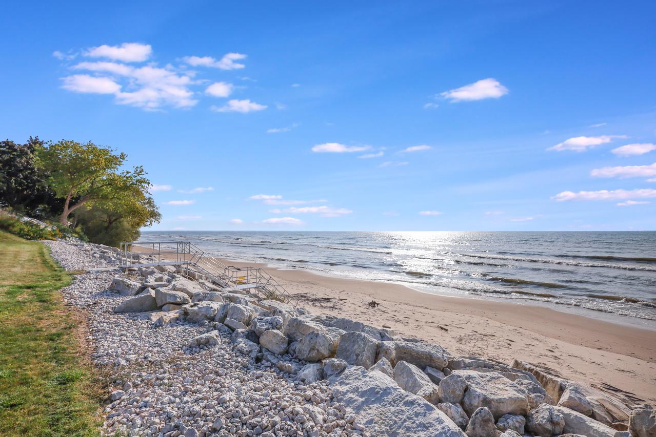 743 Memorial Dr #Unit E, Manitowoc, WI 54220