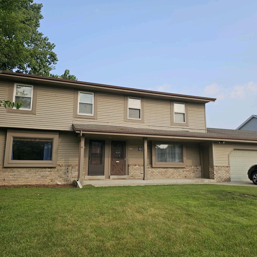 416 N 6th St, Waterford, WI 53185