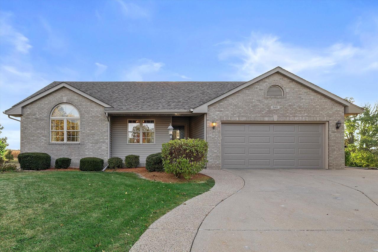 940 Laurie Ct, Walworth, WI 53184