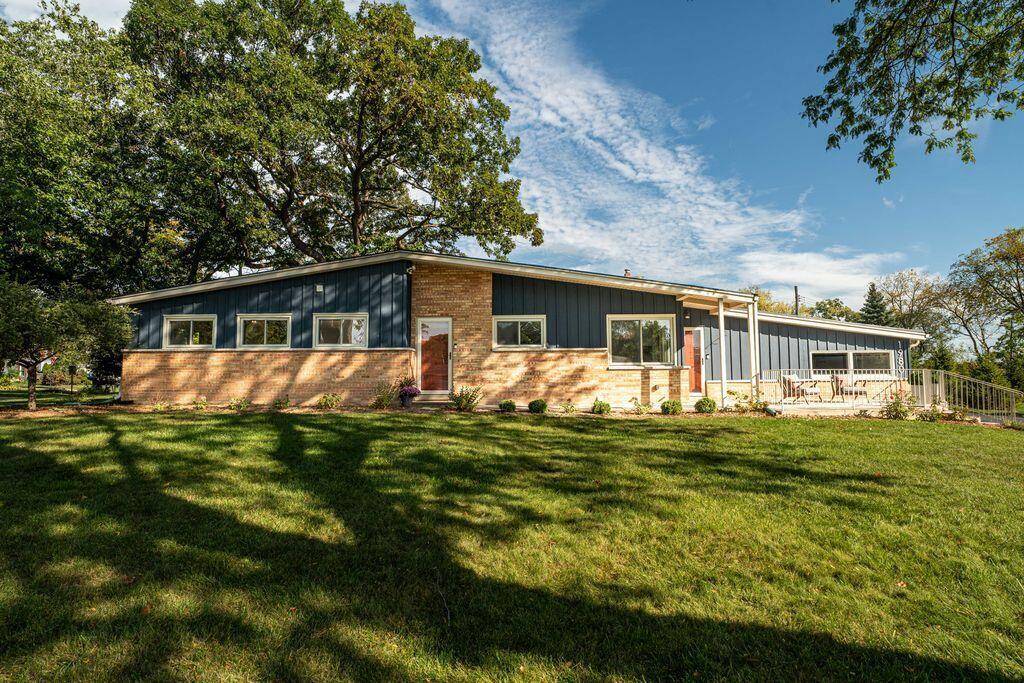 1980 Lone Oak Cir, Brookfield, WI 53045