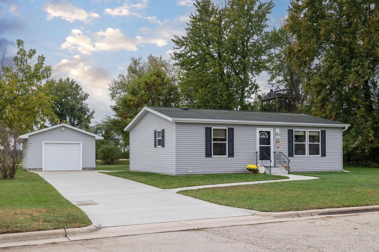 202 Alexander St, La Crosse, WI 54601