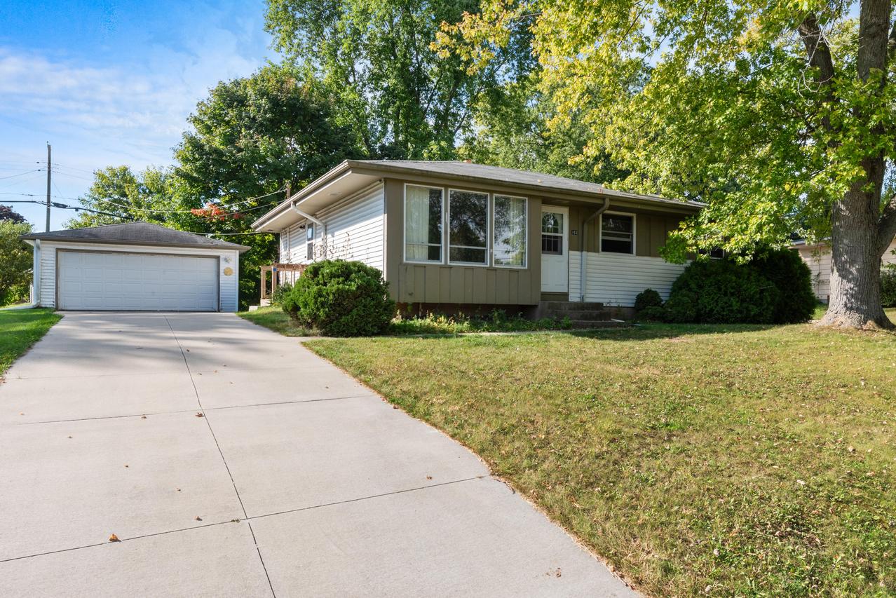 163 E Beutel Rd, Port Washington, WI 53074
