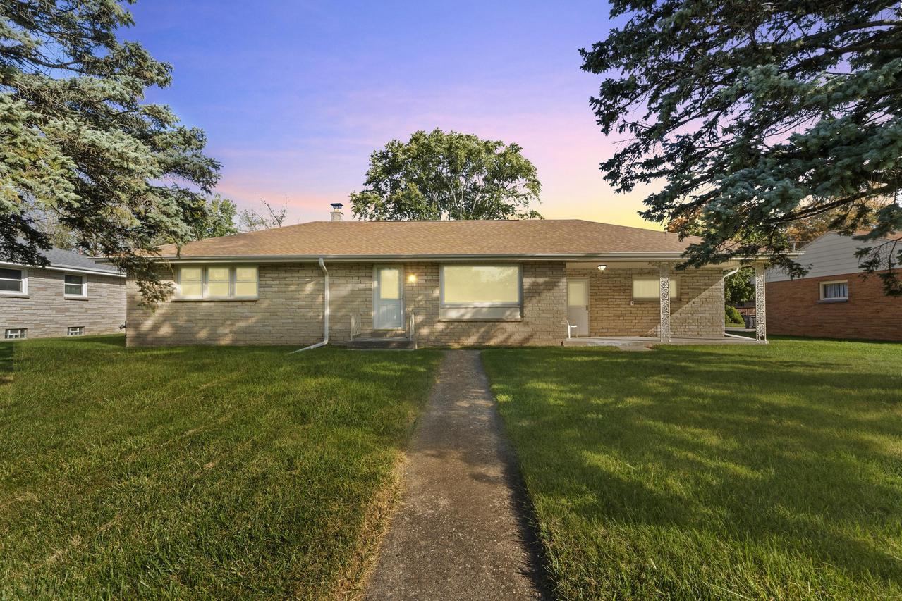 3020 W Edgerton Ave, Greenfield, WI 53221