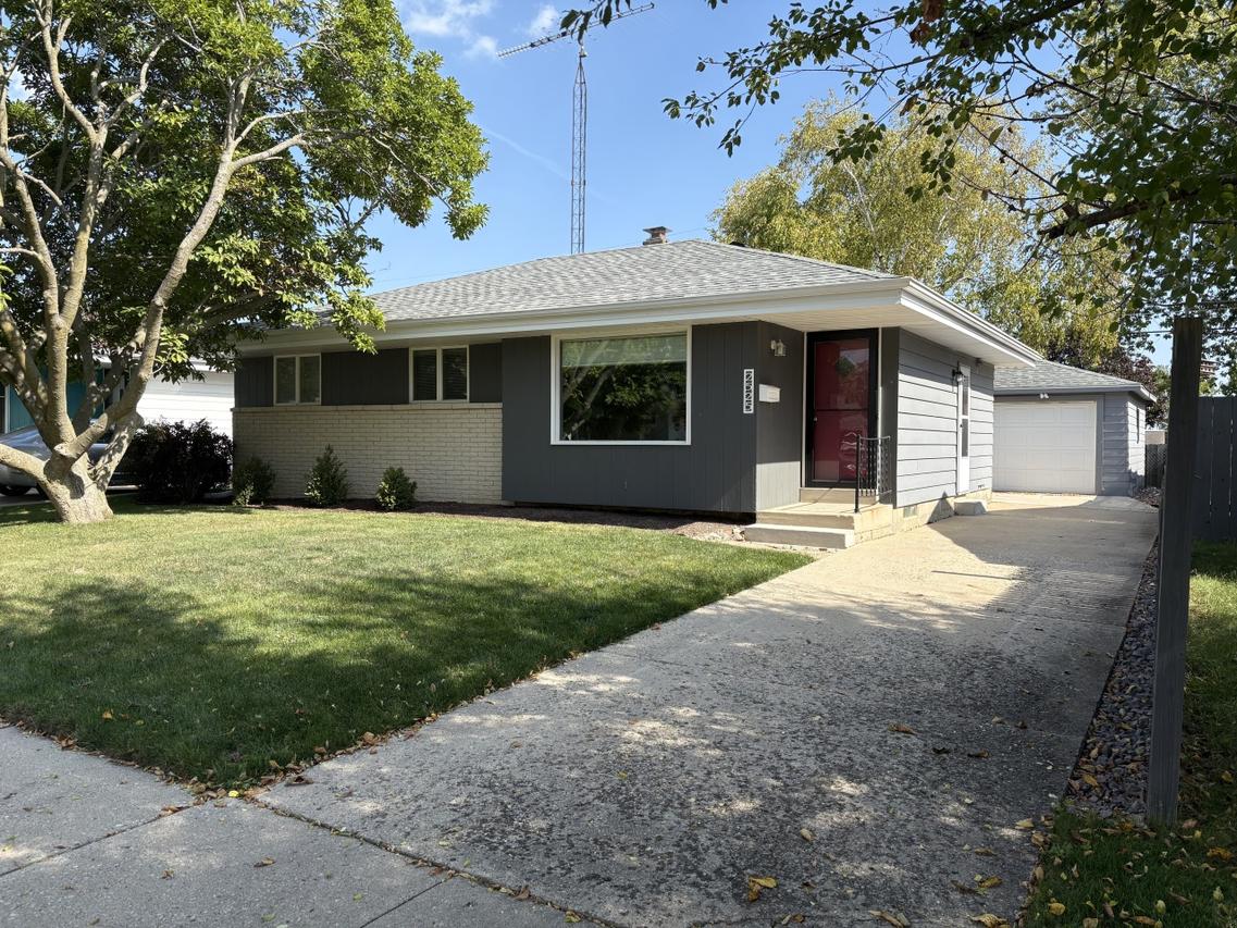 2525 Donna Ave, Racine, WI 53404