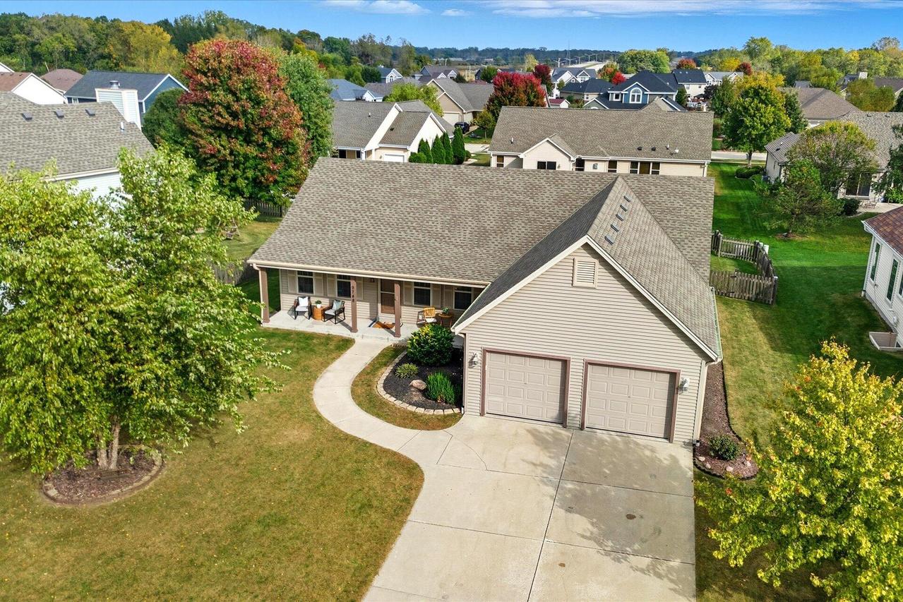 9748 S Rustic Pl, Oak Creek, WI 53154