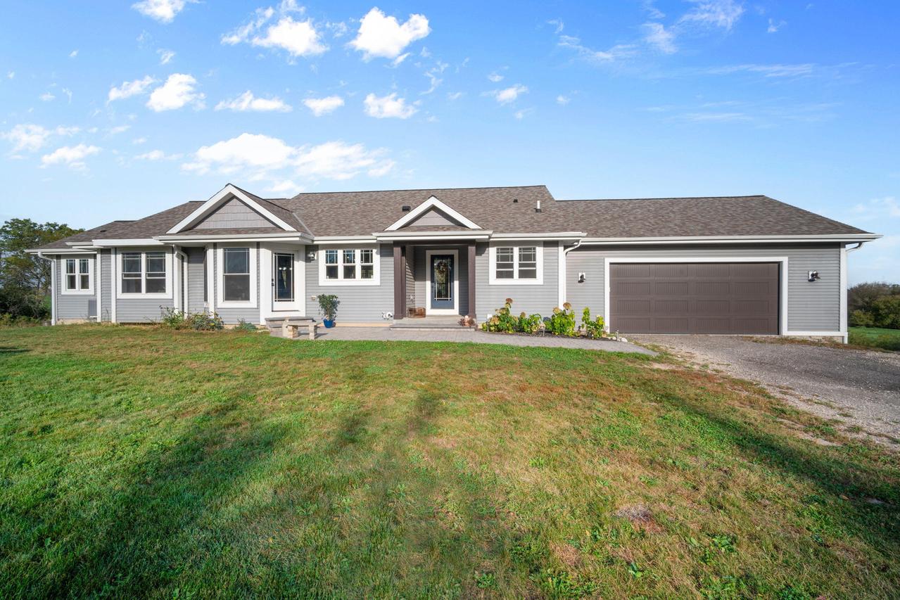 8414 Orchard Valley, Farmington, WI 53090