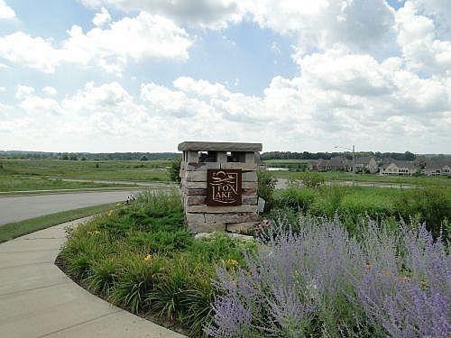 LtD60 White Deer Trl, Waukesha, WI 53189