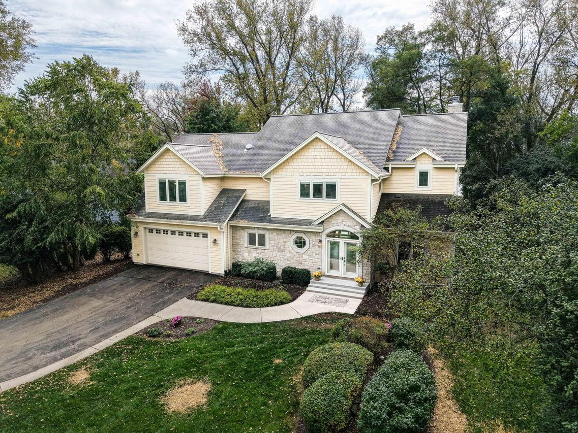 N77W31687 Northwoods Dr, Merton, WI 53029