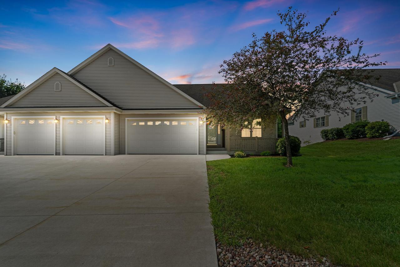 1985 Cedar St, Grafton, WI 53024