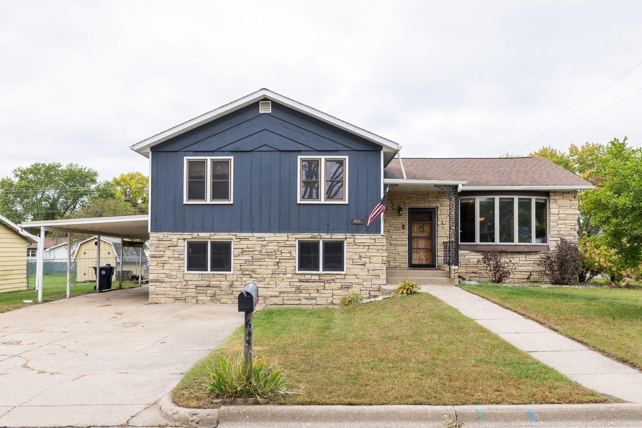 645 12th Ave, Onalaska, WI 54650