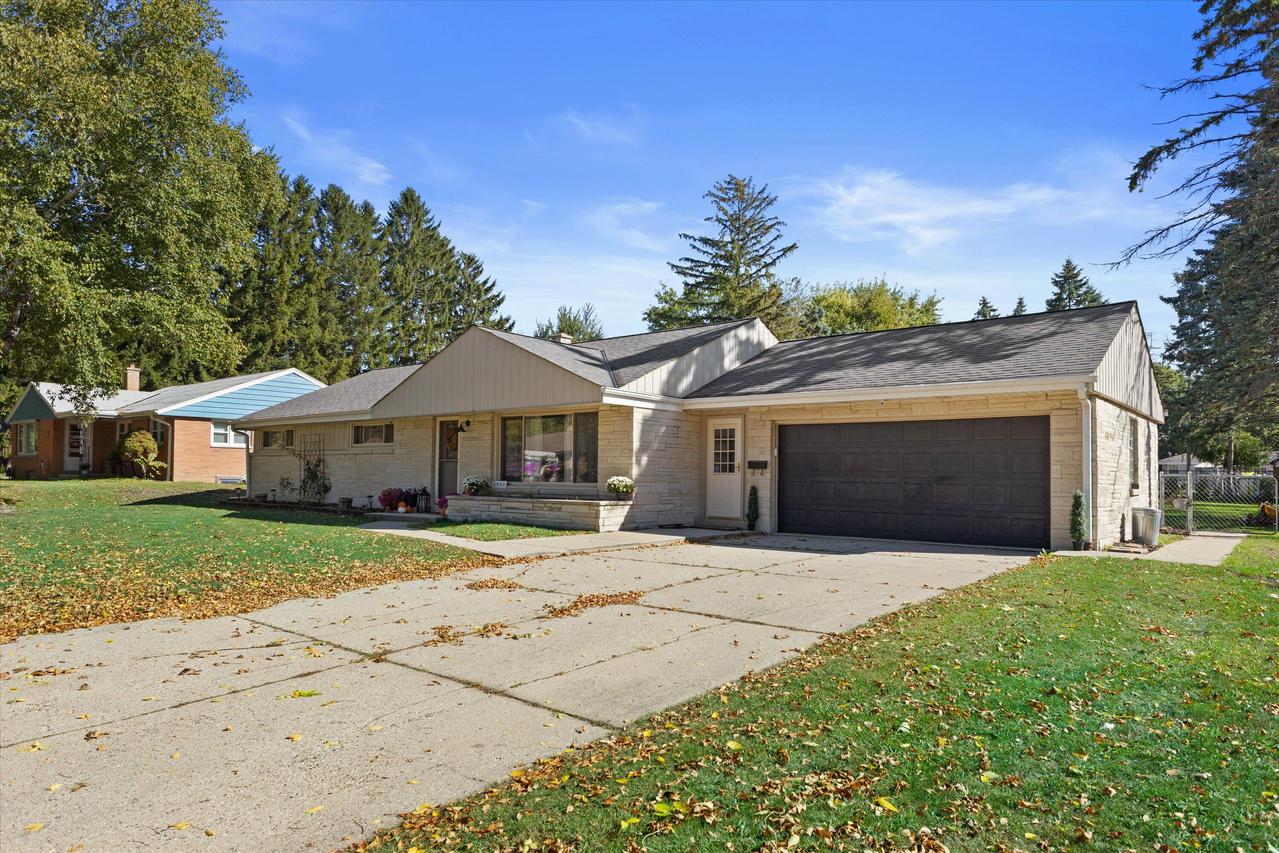 3406 S 95th St, Milwaukee, WI 53227