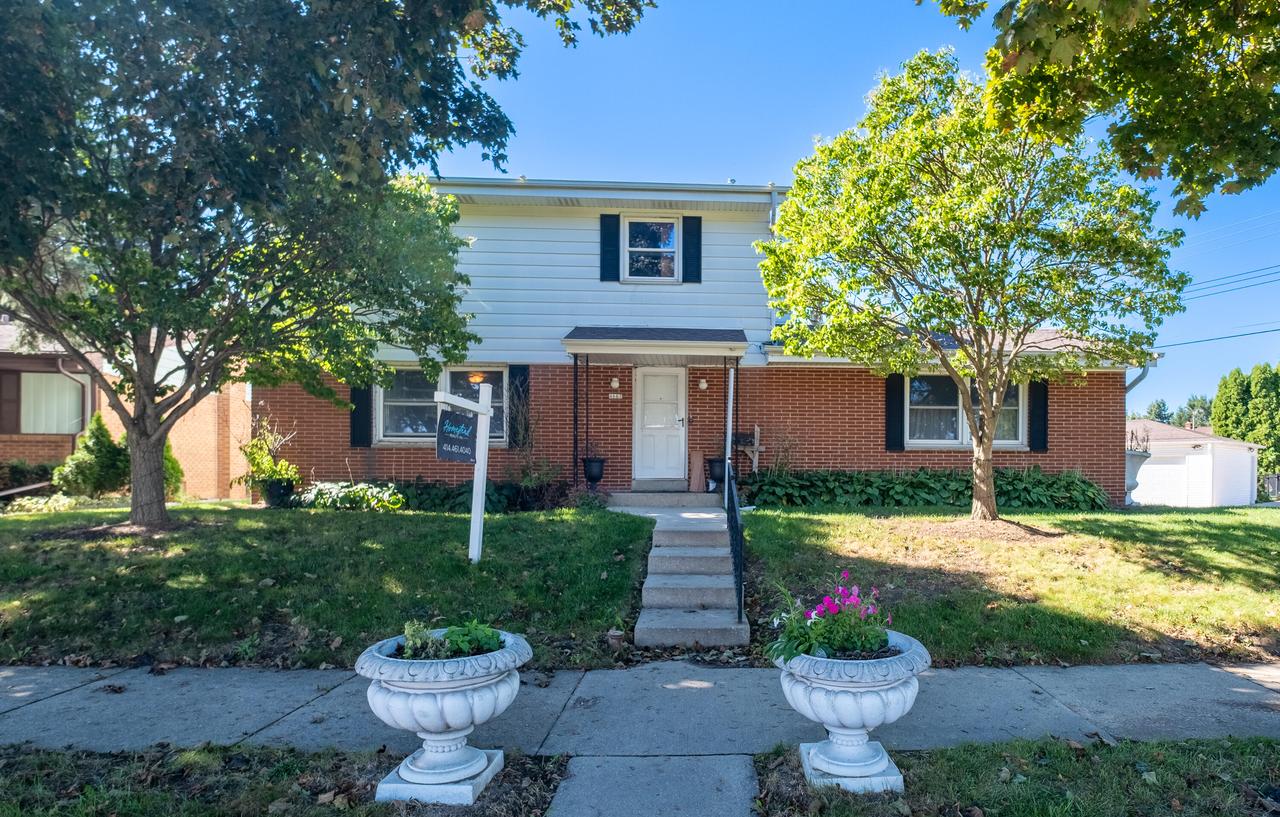 4667 N 86th St, Milwaukee, WI 53225
