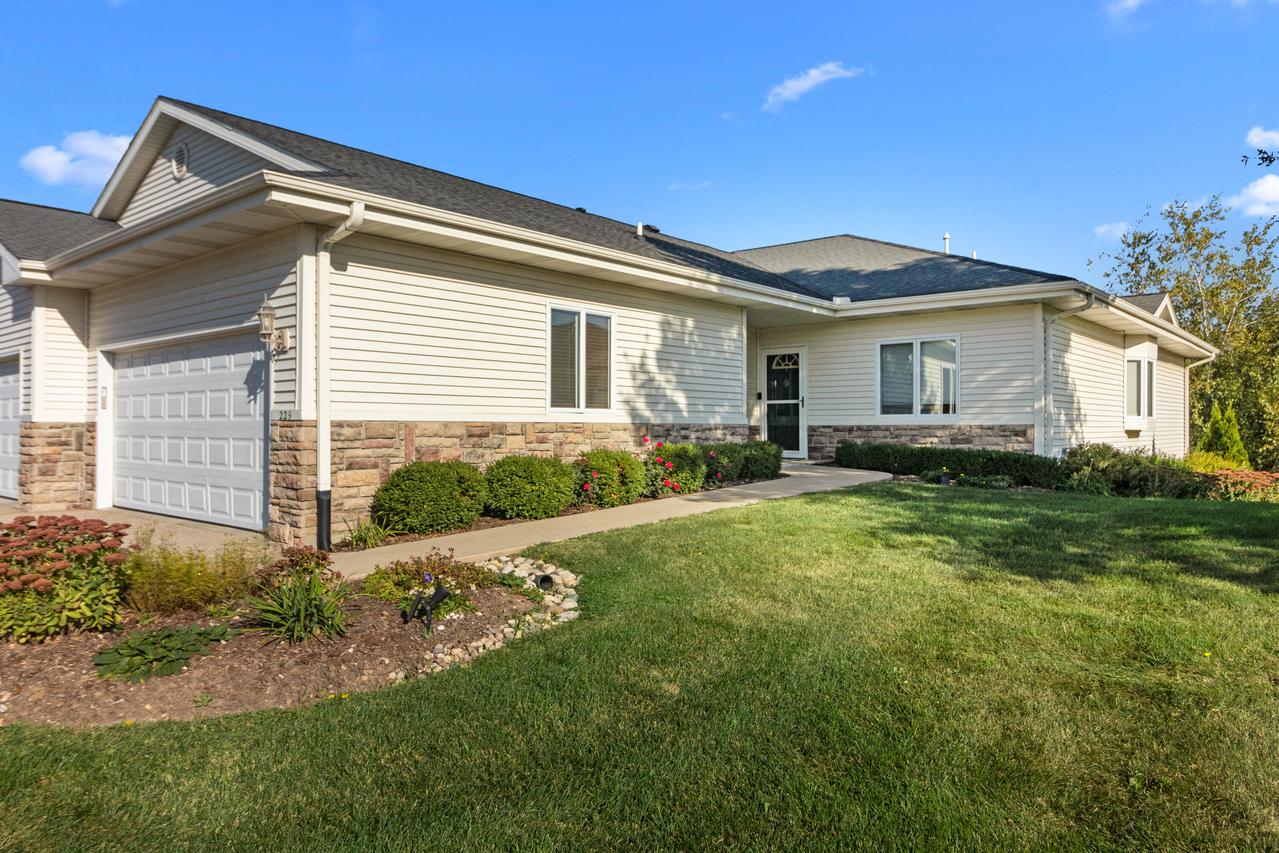 229 Creekside Pl #16, Delavan, WI 53115