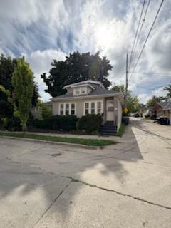 5715 W Mitchell St, Milwaukee, WI 53214