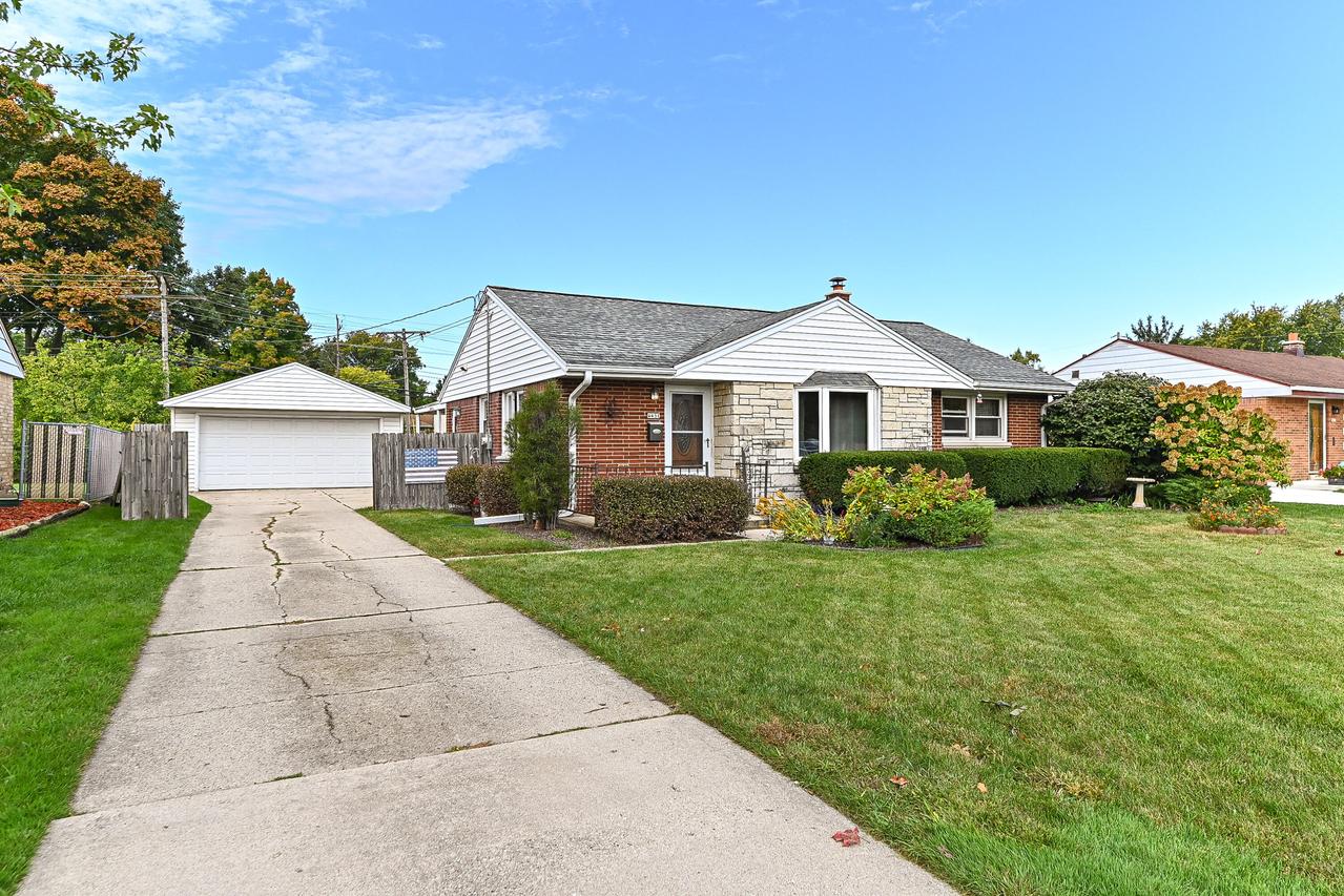 4431 S 67th St, Greenfield, WI 53220