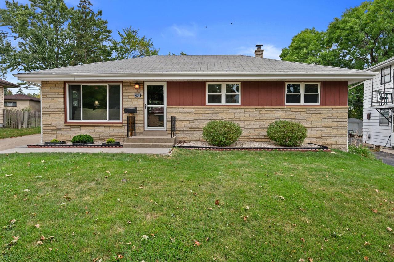 3963 N 98th St, Milwaukee, WI 53222