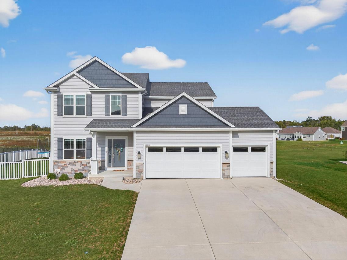 11520 W Meadowview Dr, Franklin, WI 53132