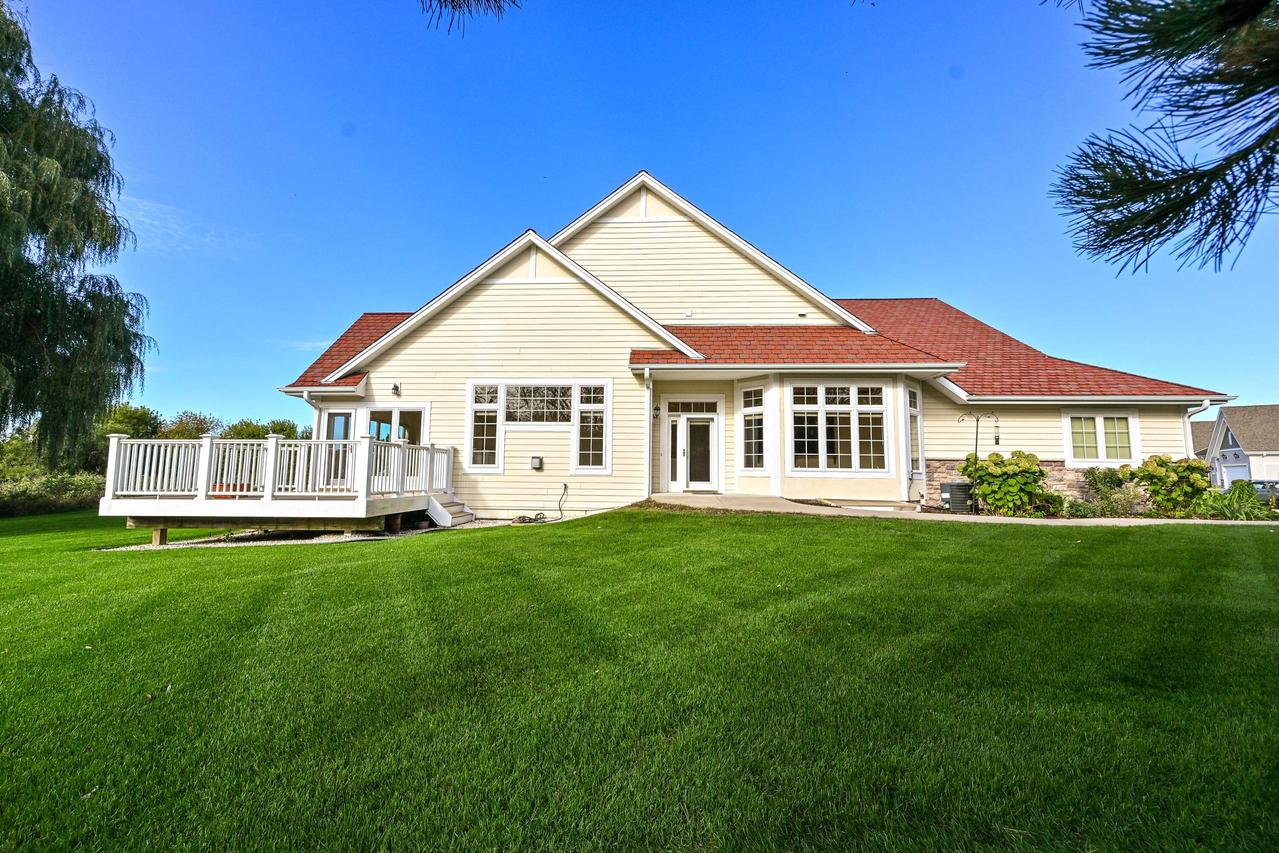 4081 S Fohr Dr, New Berlin, WI 53151